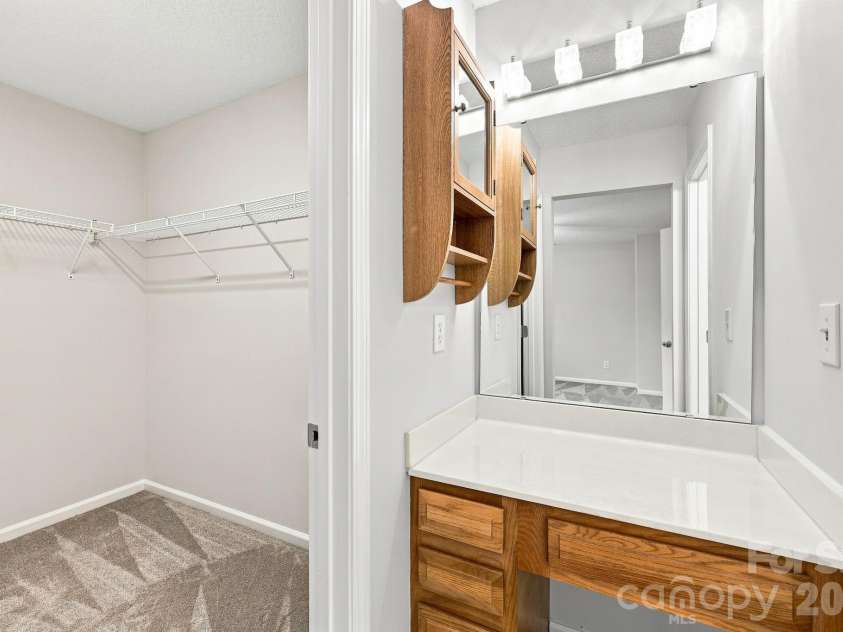 3274 Summercroft Lane, Charlotte, NC 28269.  MLS# CAR4408970, YatesRealty ID 43182. 