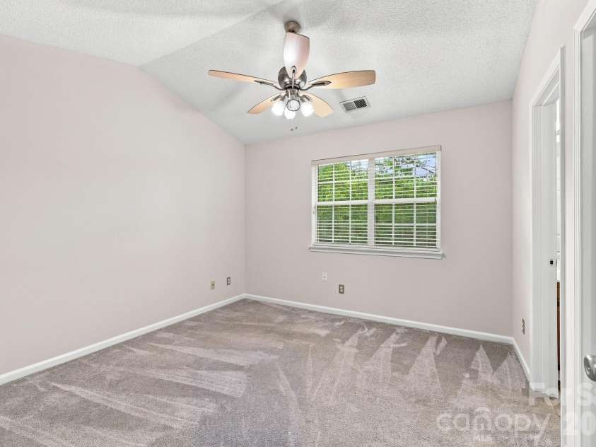 3274 Summercroft Lane, Charlotte, NC 28269.  MLS# CAR4408970, YatesRealty ID 43182. 