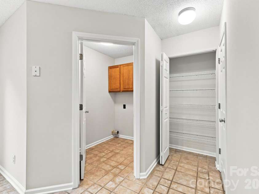 3274 Summercroft Lane, Charlotte, NC 28269.  MLS# CAR4408970, YatesRealty ID 43182. 