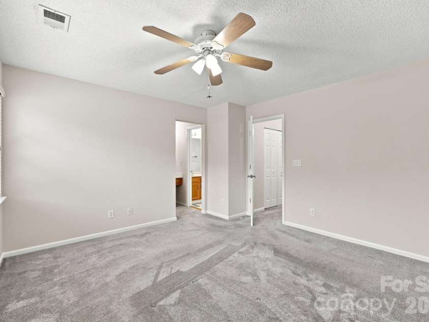 3274 Summercroft Lane, Charlotte, NC 28269.  MLS# CAR4408970, YatesRealty ID 43182. 
