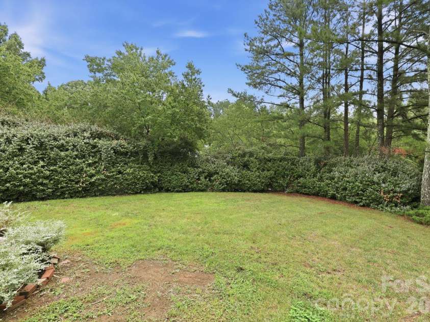 3274 Summercroft Lane, Charlotte, NC 28269.  MLS# CAR4408970, YatesRealty ID 43182. 