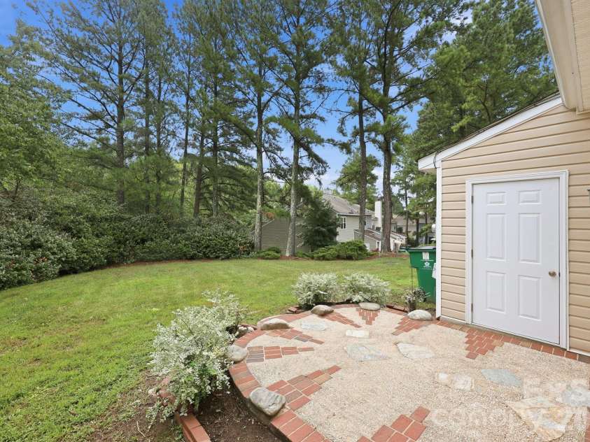 3274 Summercroft Lane, Charlotte, NC 28269.  MLS# CAR4408970, YatesRealty ID 43182. 