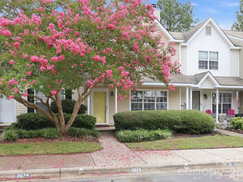 3274 Summercroft Lane, Charlotte, NC 28269.  MLS# CAR4408970, YatesRealty ID 43182. 
