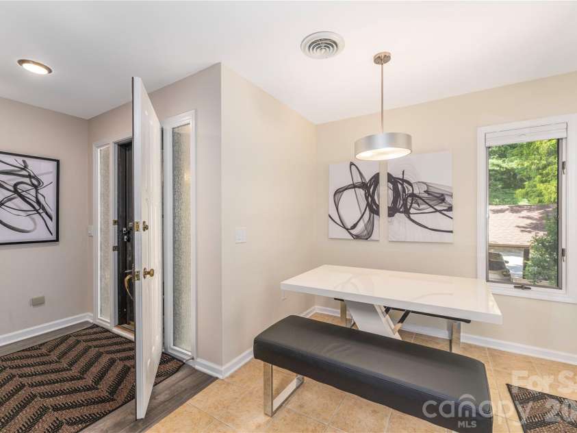 204 Live Oak Lane, Hendersonville, NC 28791.  MLS# CAR4410772, YatesRealty ID 43183. Breakfast Nook in Kitchen
