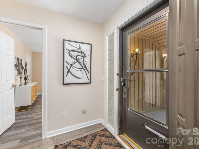 204 Live Oak Lane, Hendersonville, NC 28791.  MLS# CAR4410772, YatesRealty ID 43183. Home's Entryway