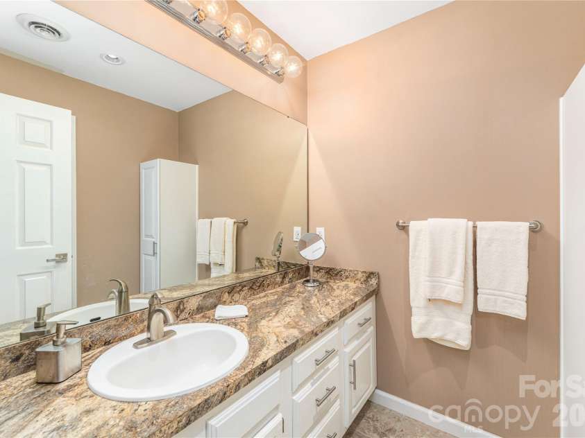 204 Live Oak Lane, Hendersonville, NC 28791.  MLS# CAR4410772, YatesRealty ID 43183. Primary Ensuite