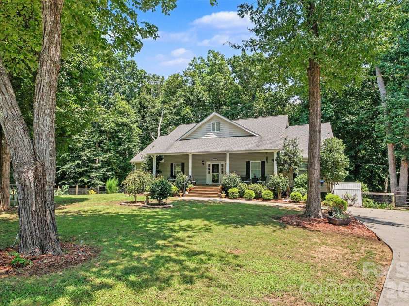 8446 Aqua Lane, Kannapolis, NC 28081.  MLS# CAR4411223, YatesRealty ID 43185. 