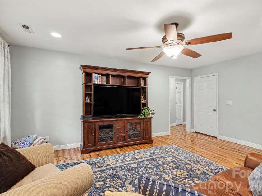 8446 Aqua Lane, Kannapolis, NC 28081.  MLS# CAR4411223, YatesRealty ID 43185. 