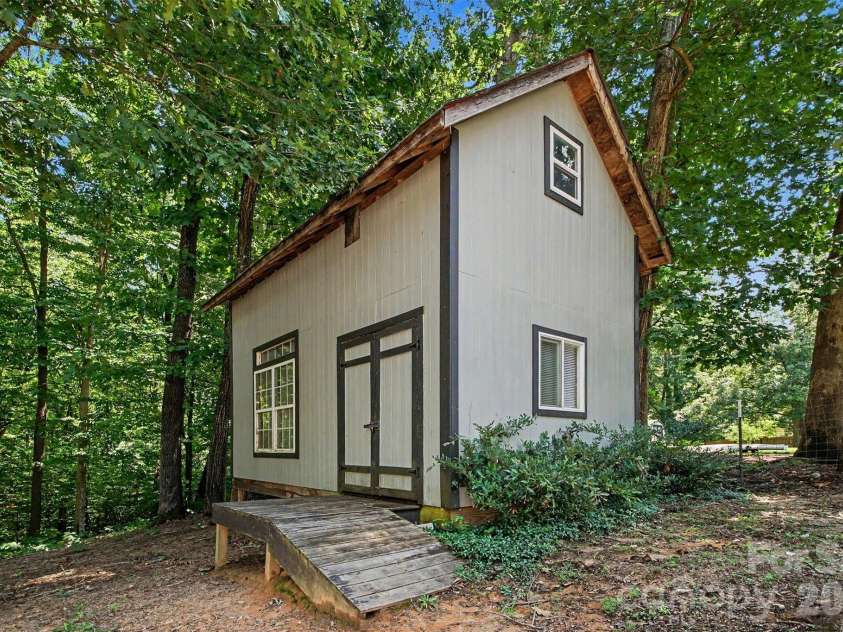 8446 Aqua Lane, Kannapolis, NC 28081.  MLS# CAR4411223, YatesRealty ID 43185. 