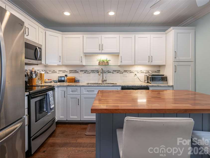 3804 Florham Place, Asheville, NC 28806.  MLS# CAR4413132, YatesRealty ID 43187. 