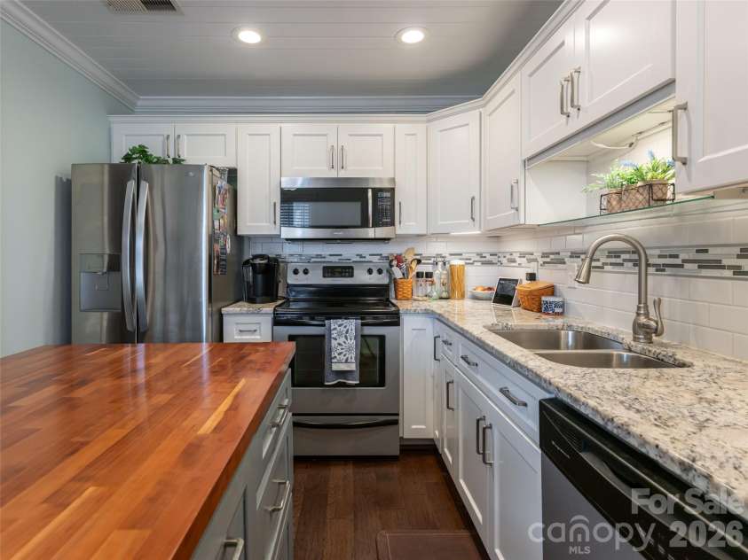 3804 Florham Place, Asheville, NC 28806.  MLS# CAR4413132, YatesRealty ID 43187. 