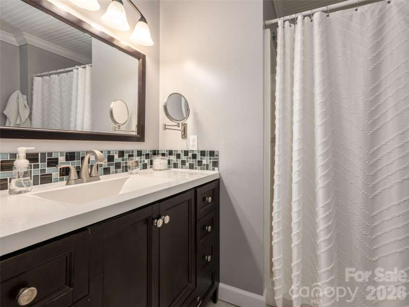 3804 Florham Place, Asheville, NC 28806.  MLS# CAR4413132, YatesRealty ID 43187. 