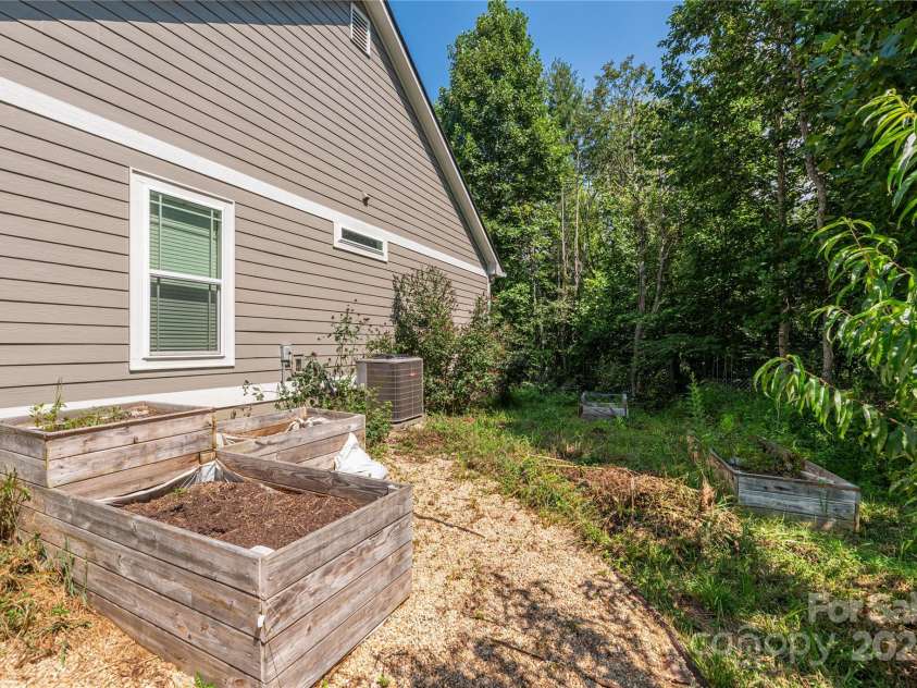 5496 White Oak Road, Waynesville, NC 28785.  MLS# CAR4292987, YatesRealty ID 4319. 