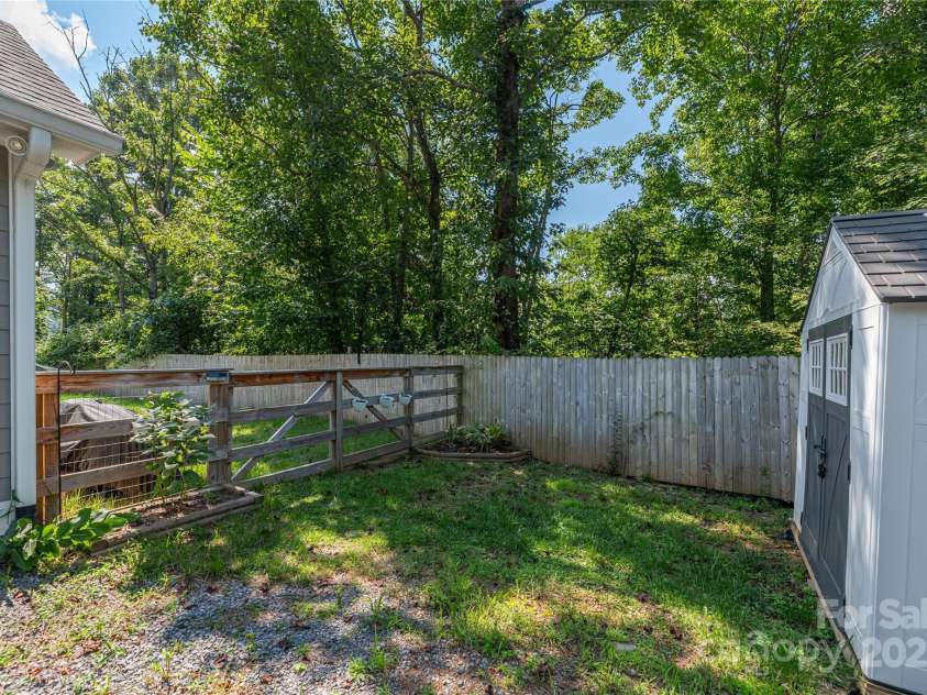 5496 White Oak Road, Waynesville, NC 28785.  MLS# CAR4292987, YatesRealty ID 4319. 