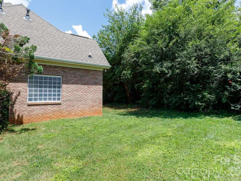 186 Lake Commons Drive, Rock Hill, SC 29732.  MLS# CAR4413133, YatesRealty ID 43191. 