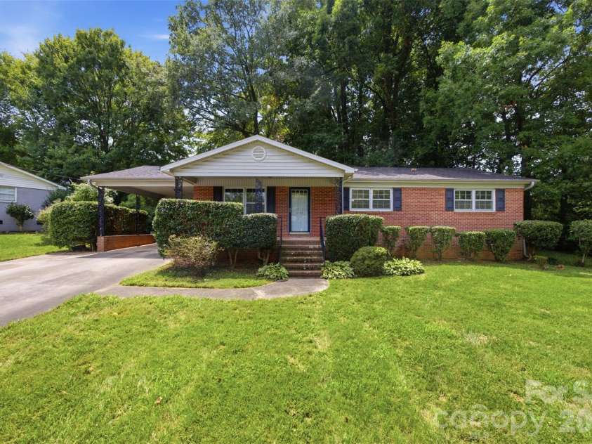 2105 Helen Drive, Gastonia, NC 28054.  MLS# CAR4412992, YatesRealty ID 43192. 