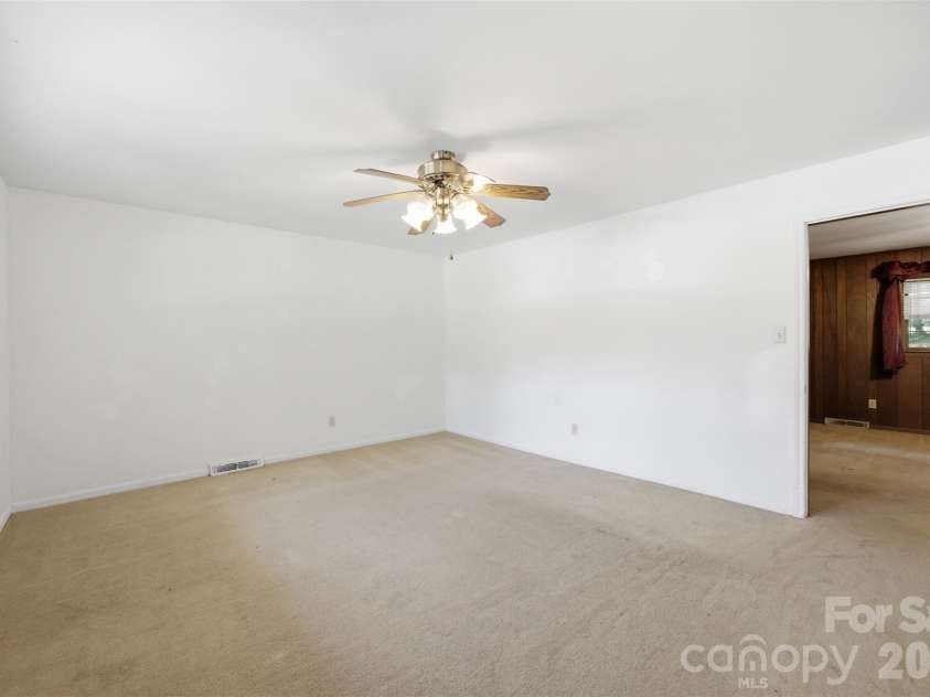 2105 Helen Drive, Gastonia, NC 28054.  MLS# CAR4412992, YatesRealty ID 43192. 
