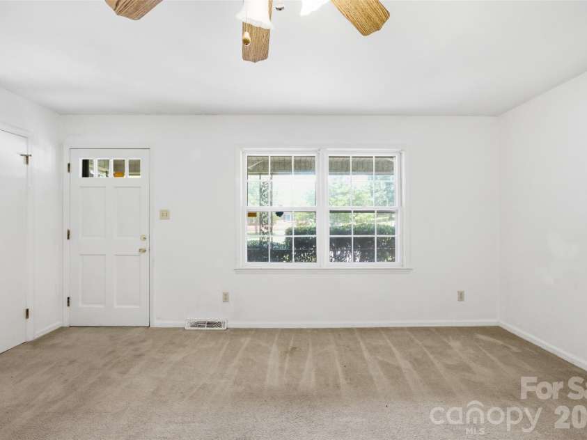 2105 Helen Drive, Gastonia, NC 28054.  MLS# CAR4412992, YatesRealty ID 43192. 