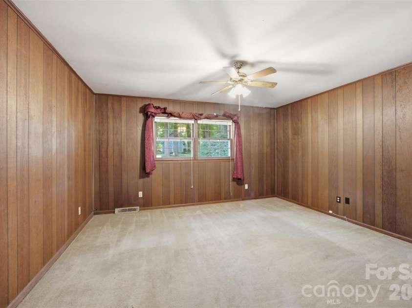 2105 Helen Drive, Gastonia, NC 28054.  MLS# CAR4412992, YatesRealty ID 43192. 