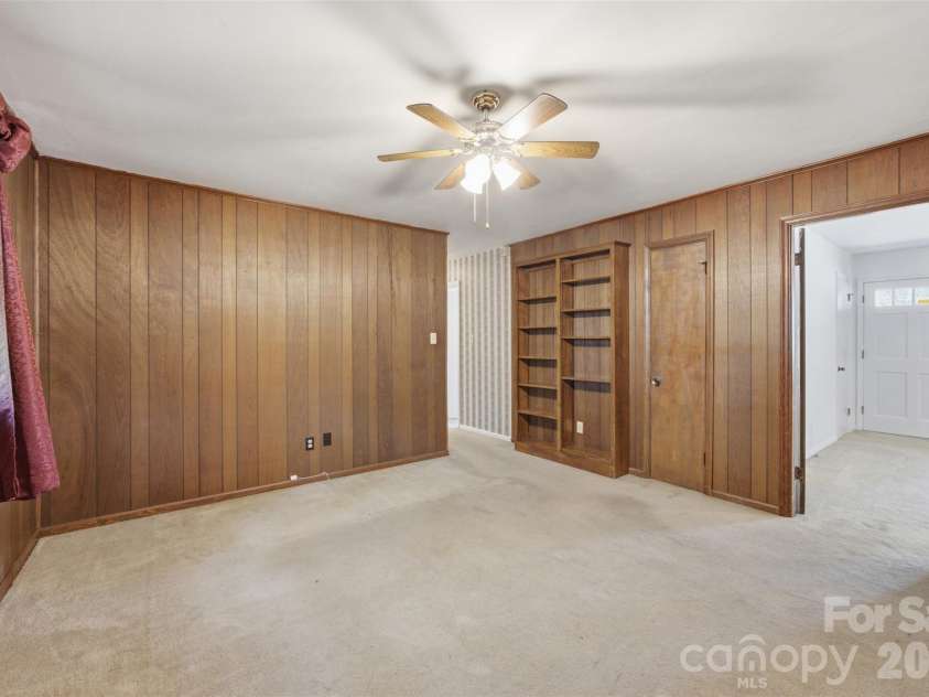 2105 Helen Drive, Gastonia, NC 28054.  MLS# CAR4412992, YatesRealty ID 43192. 