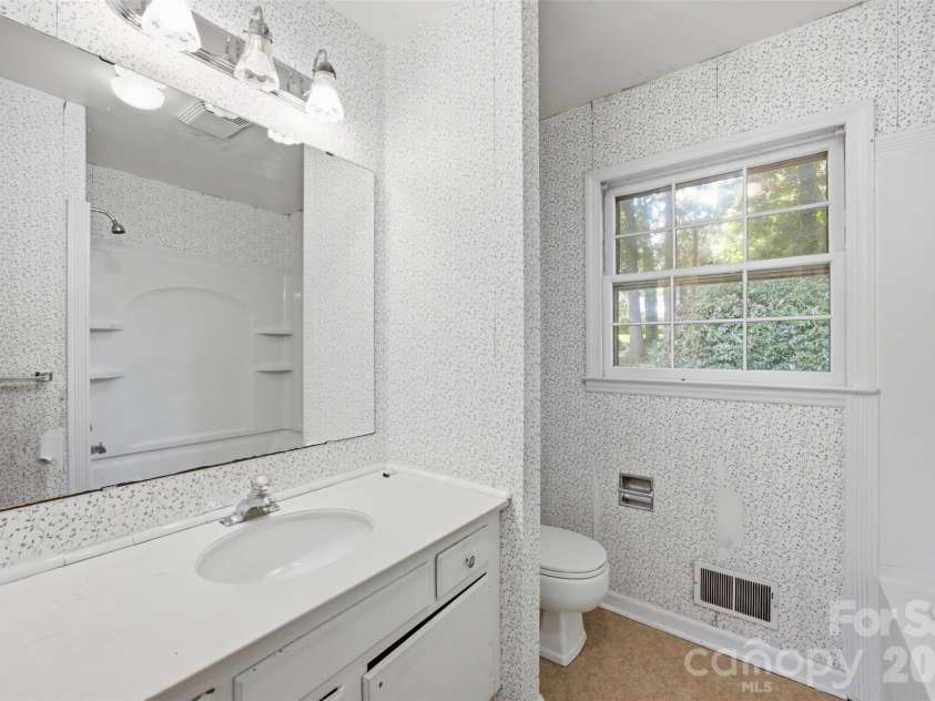 2105 Helen Drive, Gastonia, NC 28054.  MLS# CAR4412992, YatesRealty ID 43192. 