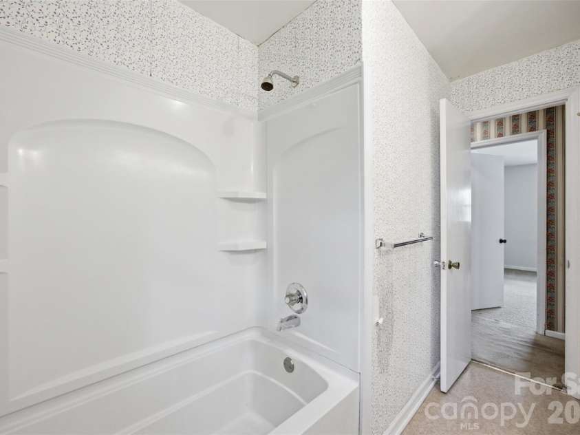 2105 Helen Drive, Gastonia, NC 28054.  MLS# CAR4412992, YatesRealty ID 43192. 