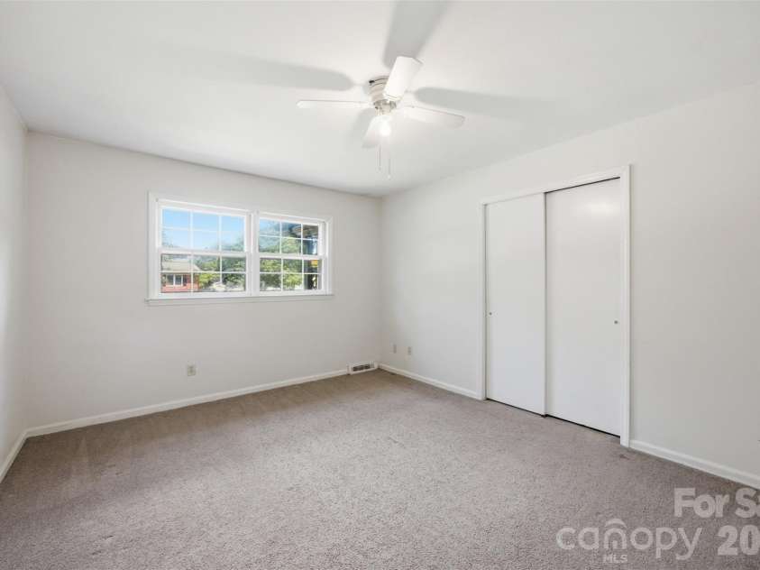 2105 Helen Drive, Gastonia, NC 28054.  MLS# CAR4412992, YatesRealty ID 43192. 