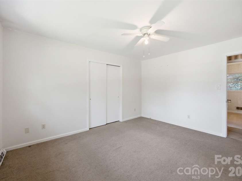 2105 Helen Drive, Gastonia, NC 28054.  MLS# CAR4412992, YatesRealty ID 43192. 