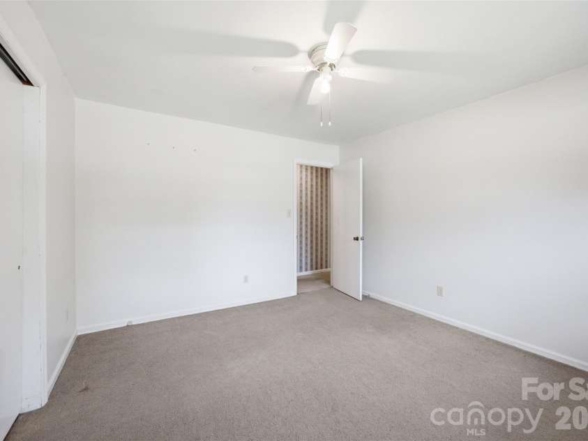 2105 Helen Drive, Gastonia, NC 28054.  MLS# CAR4412992, YatesRealty ID 43192. 