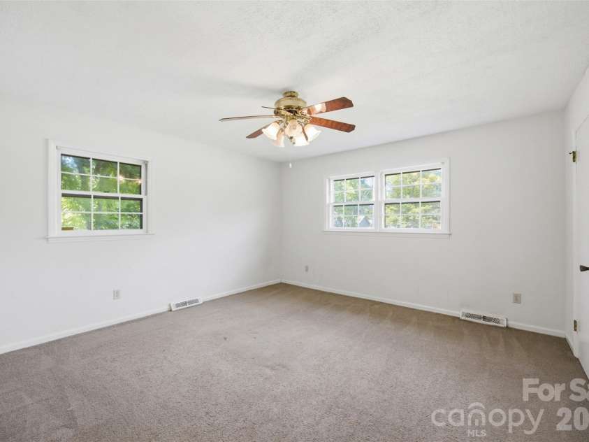 2105 Helen Drive, Gastonia, NC 28054.  MLS# CAR4412992, YatesRealty ID 43192. 