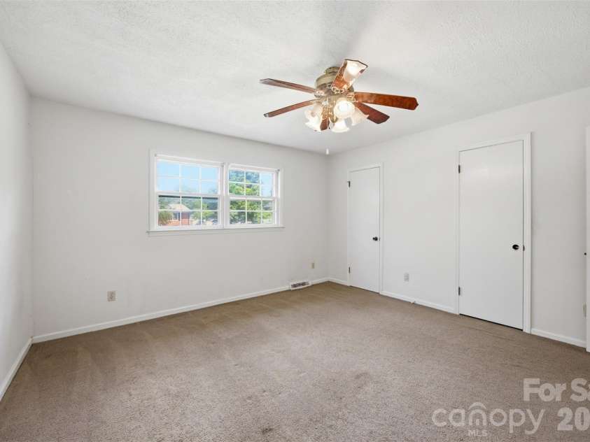 2105 Helen Drive, Gastonia, NC 28054.  MLS# CAR4412992, YatesRealty ID 43192. 