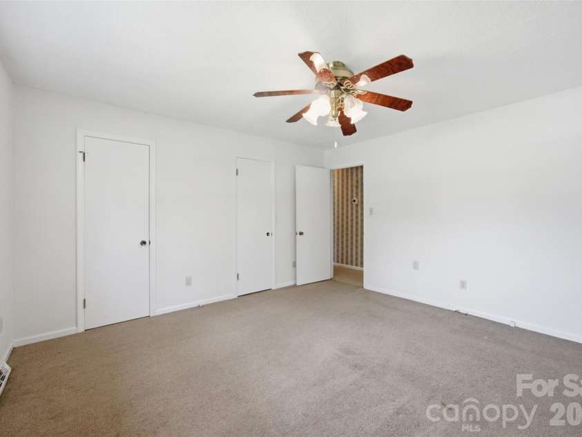 2105 Helen Drive, Gastonia, NC 28054.  MLS# CAR4412992, YatesRealty ID 43192. 