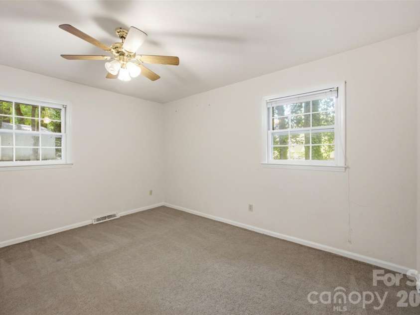 2105 Helen Drive, Gastonia, NC 28054.  MLS# CAR4412992, YatesRealty ID 43192. 