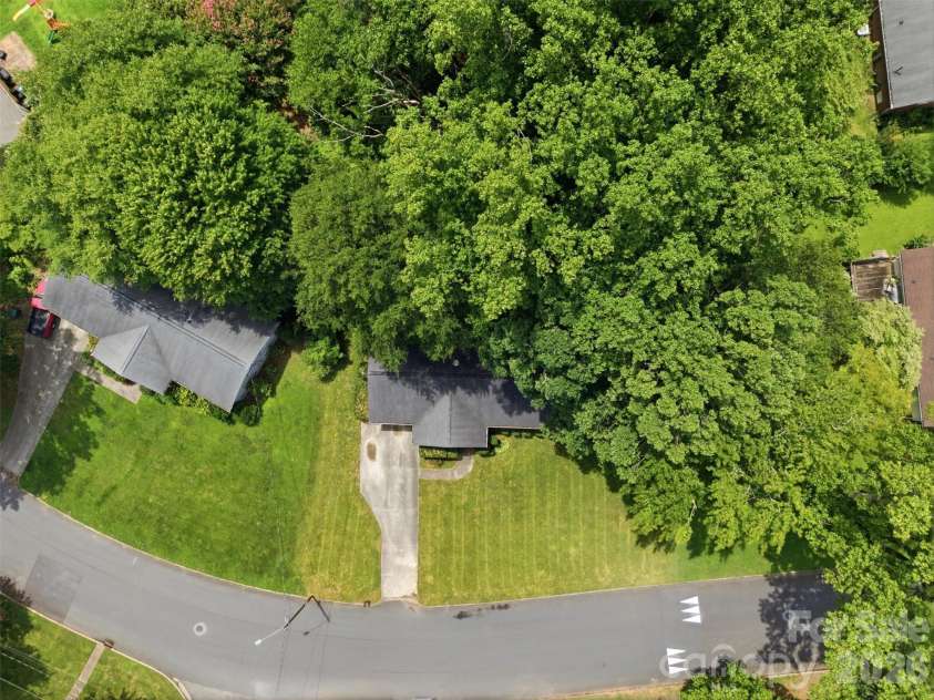 2105 Helen Drive, Gastonia, NC 28054.  MLS# CAR4412992, YatesRealty ID 43192. 
