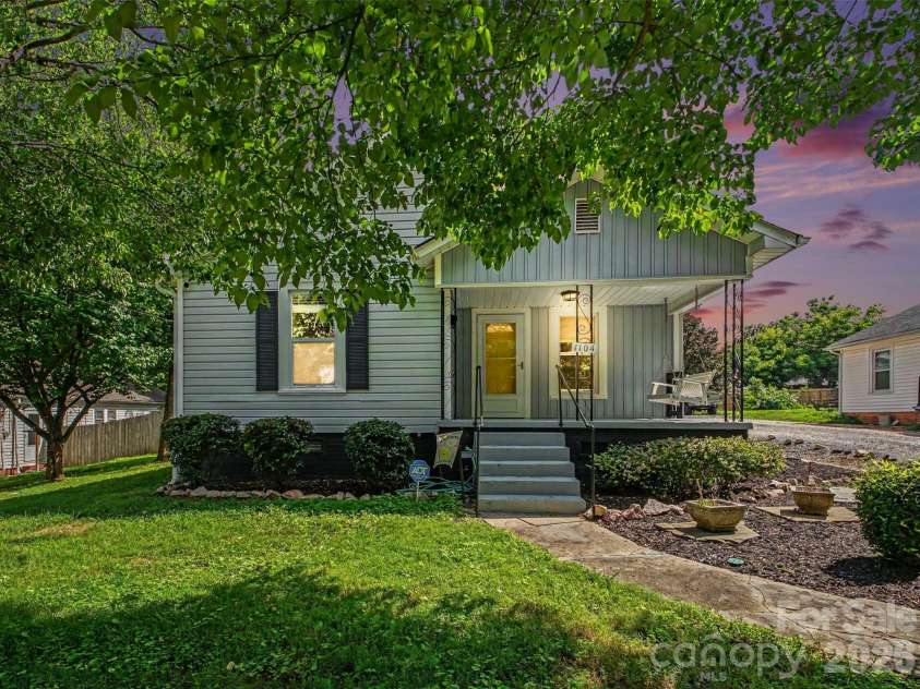 1104 Venus Street, Kannapolis, NC 28083.  MLS# CAR4409485, YatesRealty ID 43198. 