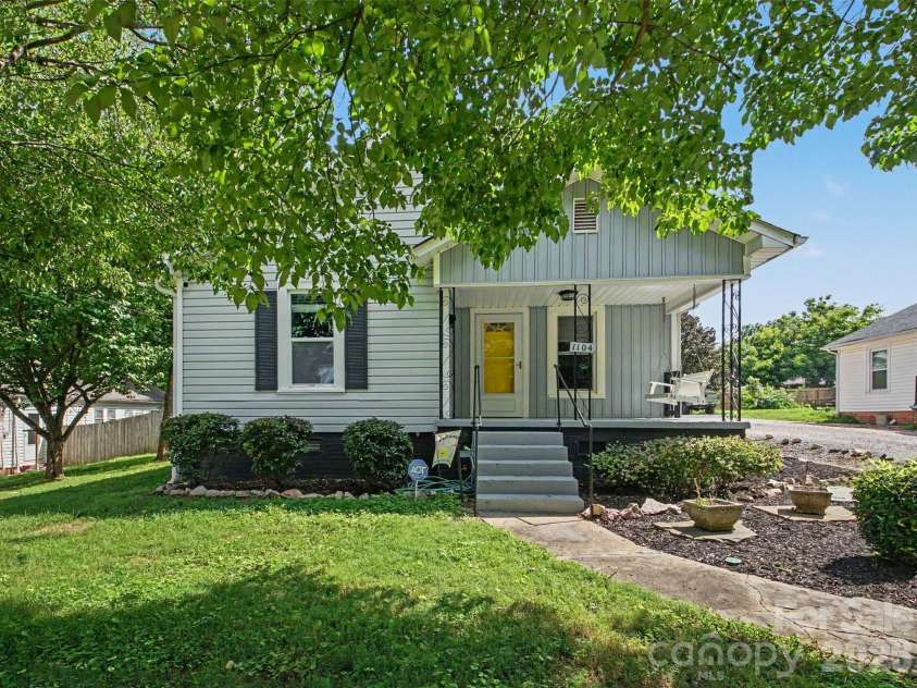 1104 Venus Street, Kannapolis, NC 28083.  MLS# CAR4409485, YatesRealty ID 43198. 