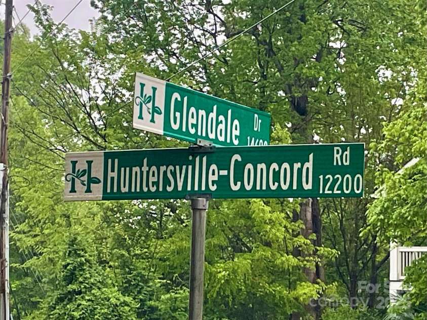 14600 GLENDALE Drive, Huntersville, NC 28078.  MLS# CAR4245895, YatesRealty ID 432. Corner Lot in Huntersville!