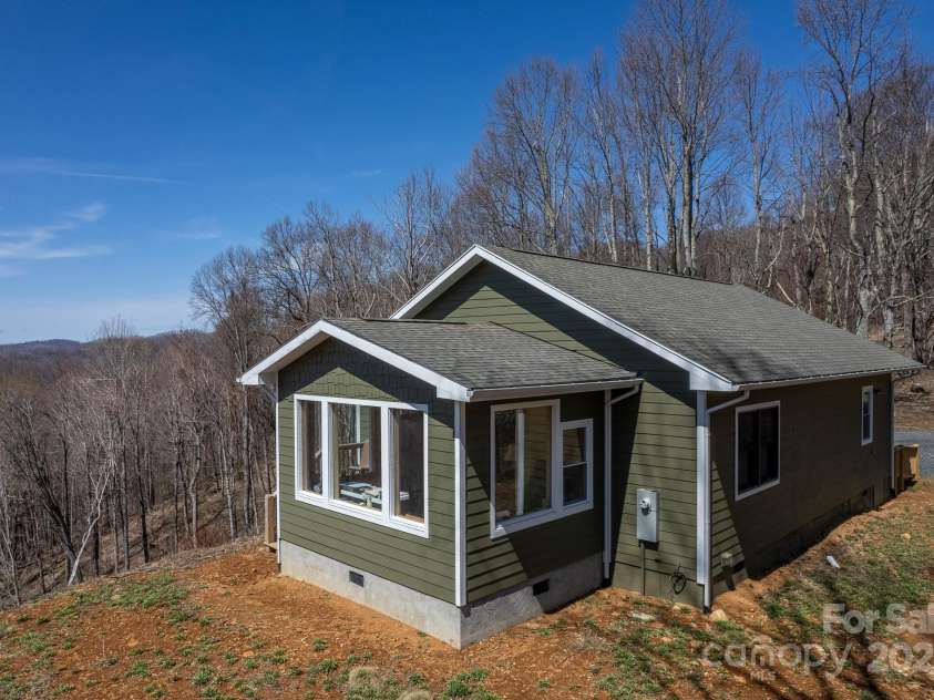 261 Nicholas Knoll Road, Bakersville, NC 28705.  MLS# CAR4242430, YatesRealty ID 4320. 