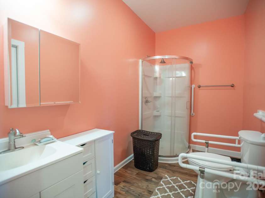 261 Nicholas Knoll Road, Bakersville, NC 28705.  MLS# CAR4242430, YatesRealty ID 4320. 