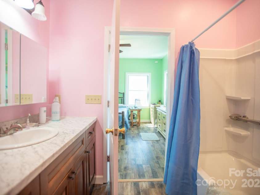 261 Nicholas Knoll Road, Bakersville, NC 28705.  MLS# CAR4242430, YatesRealty ID 4320. 