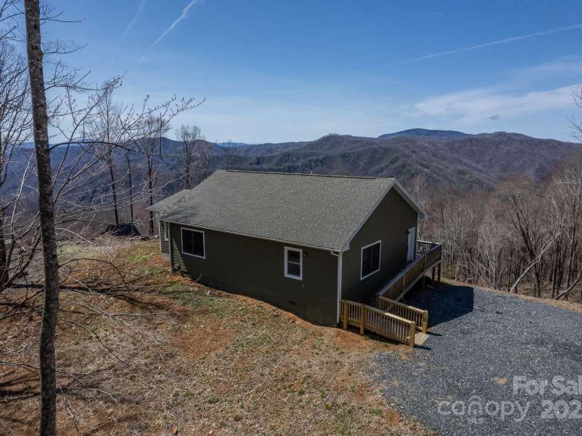 261 Nicholas Knoll Road, Bakersville, NC 28705.  MLS# CAR4242430, YatesRealty ID 4320. 