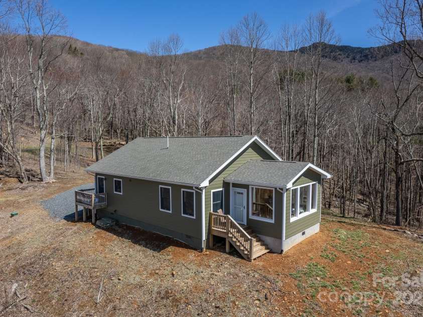 261 Nicholas Knoll Road, Bakersville, NC 28705.  MLS# CAR4242430, YatesRealty ID 4320. 