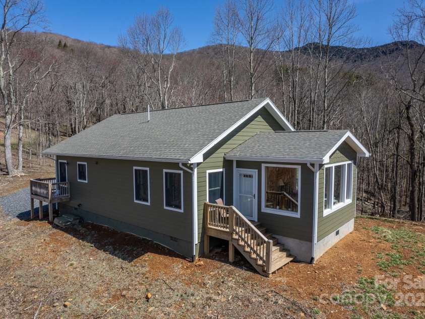 261 Nicholas Knoll Road, Bakersville, NC 28705.  MLS# CAR4242430, YatesRealty ID 4320. 