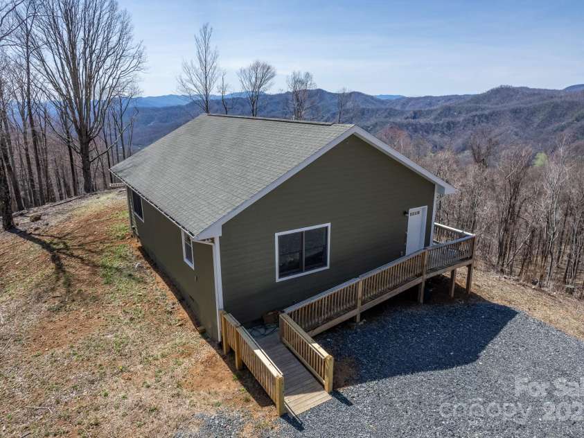 261 Nicholas Knoll Road, Bakersville, NC 28705.  MLS# CAR4242430, YatesRealty ID 4320. 