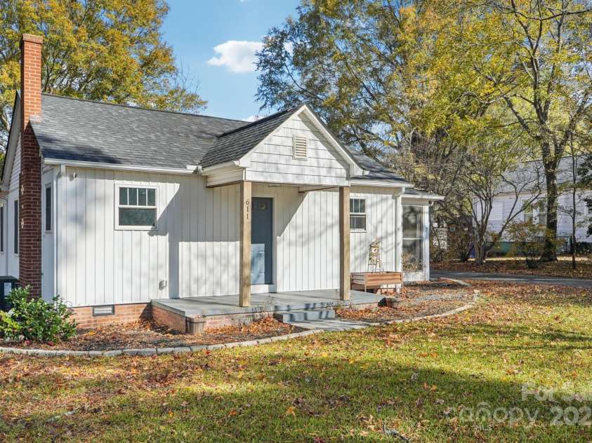 611 Sumner Street, Kannapolis, NC 28083.  MLS# CAR4321765, YatesRealty ID 4320. 