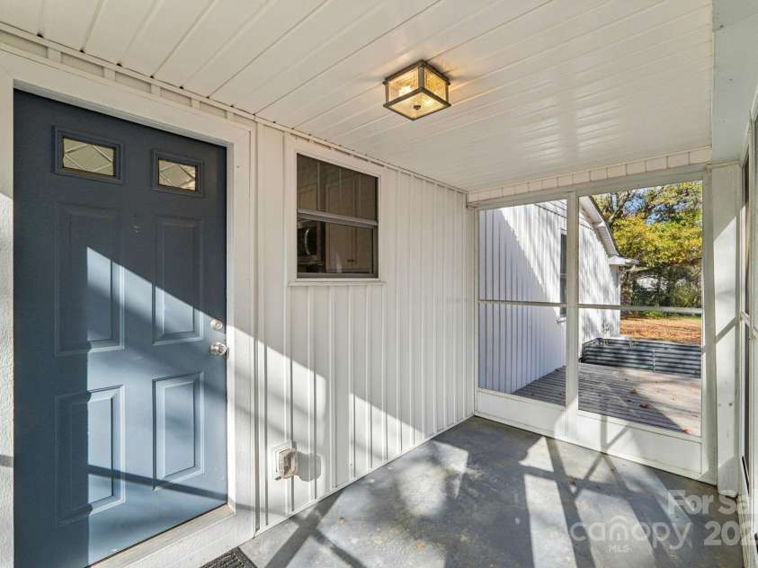 611 Sumner Street, Kannapolis, NC 28083.  MLS# CAR4321765, YatesRealty ID 4320. 