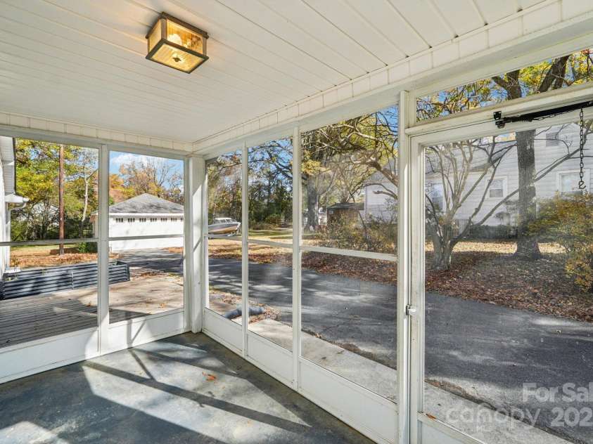 611 Sumner Street, Kannapolis, NC 28083.  MLS# CAR4321765, YatesRealty ID 4320. 