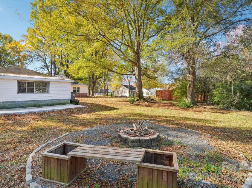 611 Sumner Street, Kannapolis, NC 28083.  MLS# CAR4321765, YatesRealty ID 4320. 