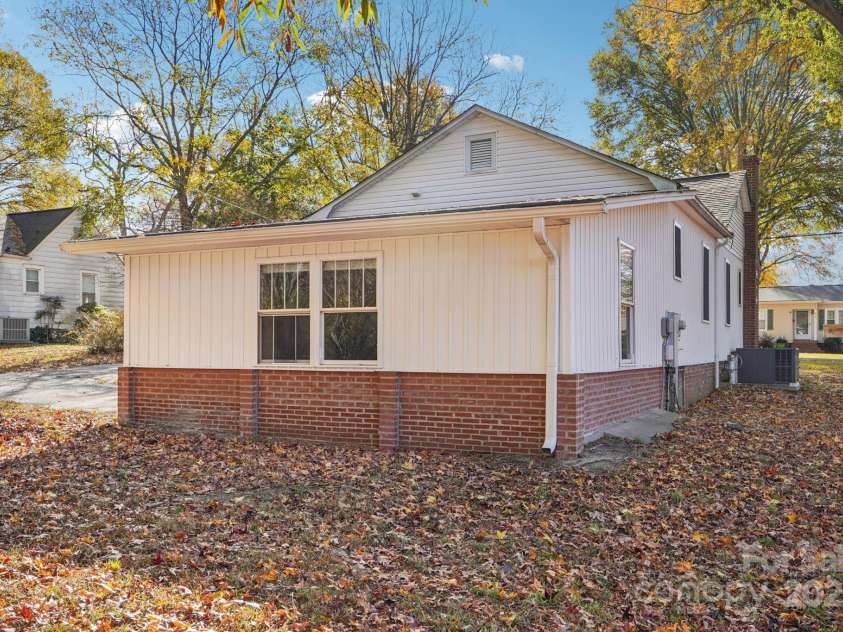 611 Sumner Street, Kannapolis, NC 28083.  MLS# CAR4321765, YatesRealty ID 4320. 