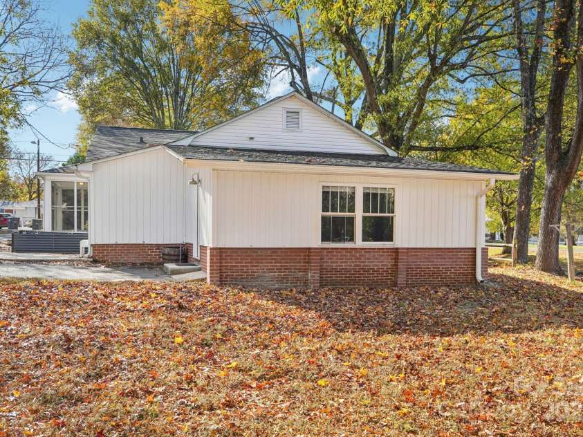 611 Sumner Street, Kannapolis, NC 28083.  MLS# CAR4321765, YatesRealty ID 4320. 
